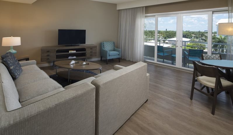 Edgewater Hotel - Tower Napples Suite Living Room